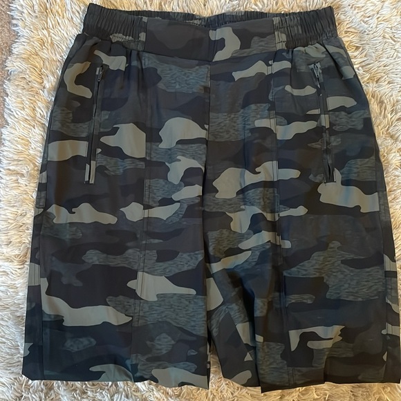 Old Navy size small camo active joggers - Picture 2 of 7